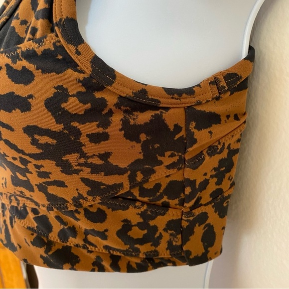 Varley Let's Move Kellam Bra
- Bronze Cheetah. SIZE. SMALL - Picture 10 of 16